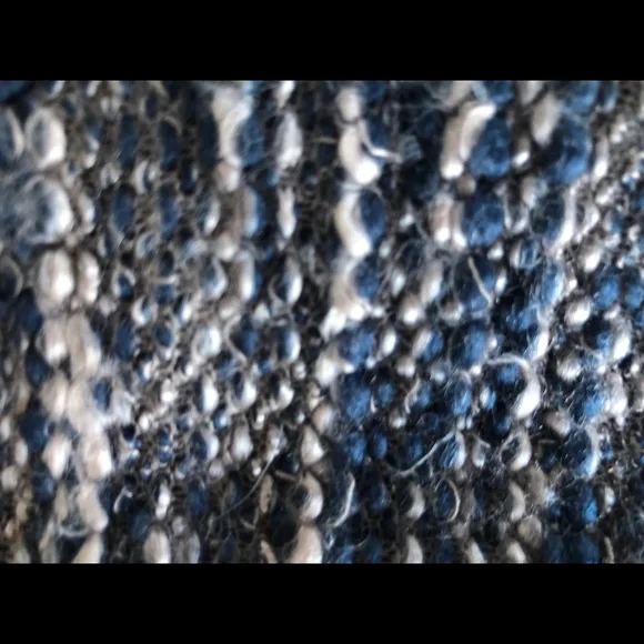 K LD Signature Ladies top pretty woven colors-blue, gray, white.Warm and comfy. - Picture 7 of 9